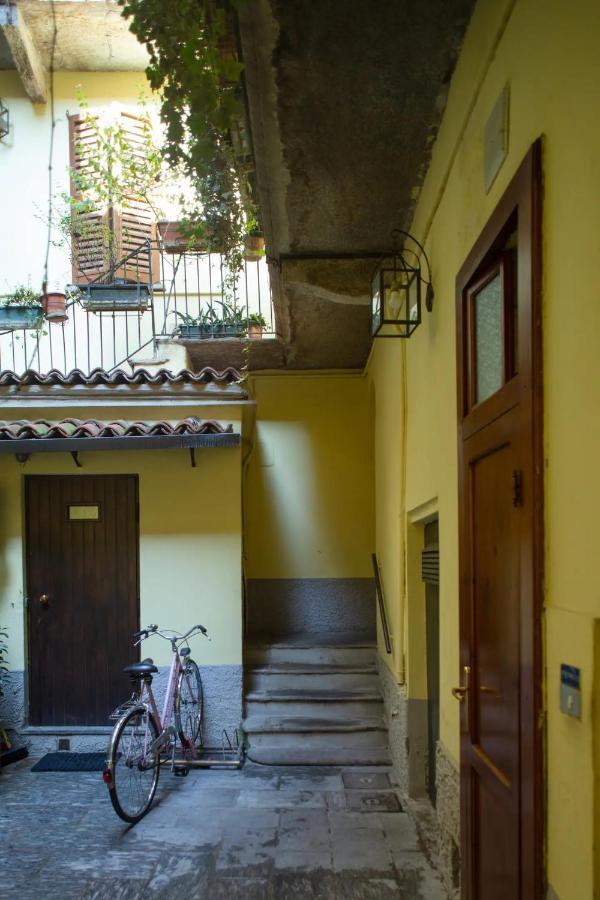 Canal View Historical Apartment Мілан Екстер'єр фото